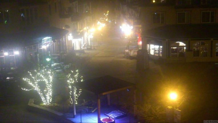 Webcam Tremblant: Place Sr-Bernard