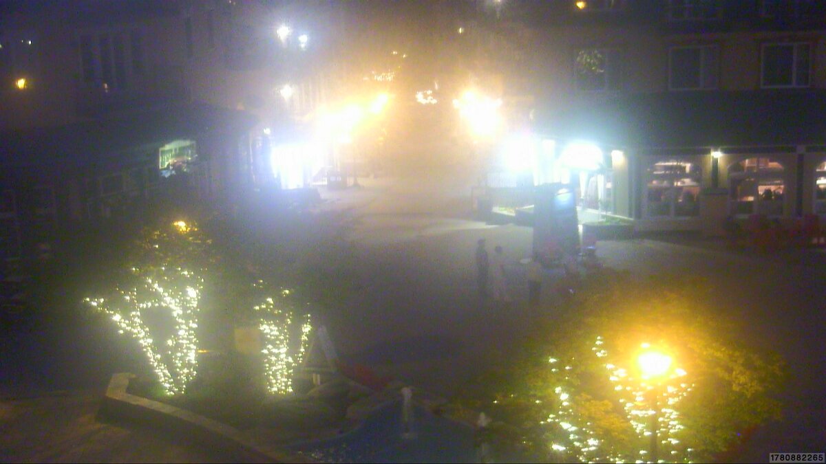 Webcam Tremblant: Place Sr-Bernard