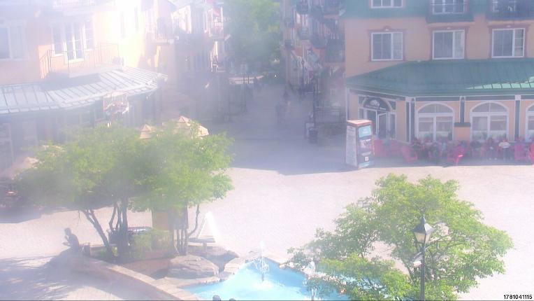 Webcam Tremblant: Place Sr-Bernard