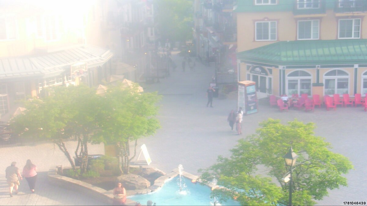 Webcam Tremblant: Place Sr-Bernard