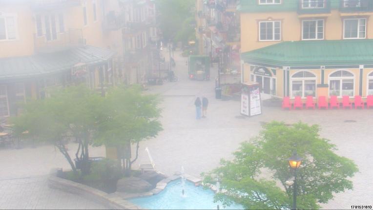 Webcam Tremblant: Place Sr-Bernard