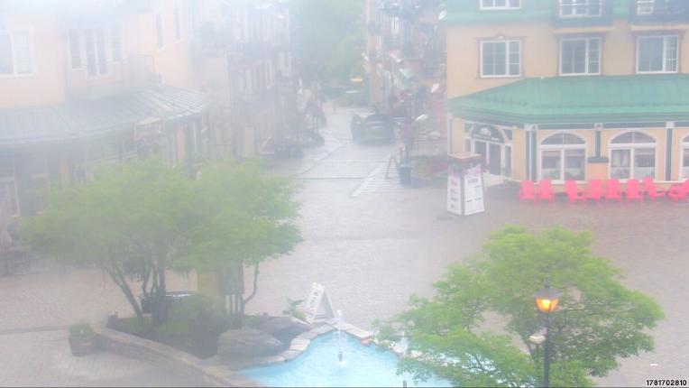 Webcam Tremblant: Place Sr-Bernard