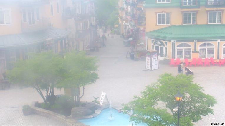 Webcam Tremblant: Place Sr-Bernard