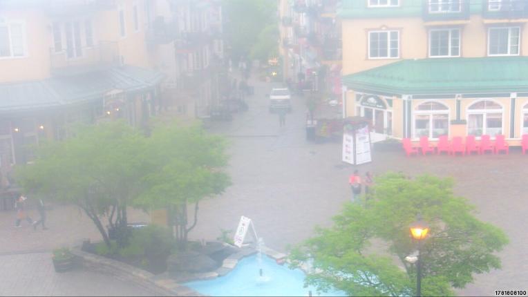 Webcam Tremblant: Place Sr-Bernard