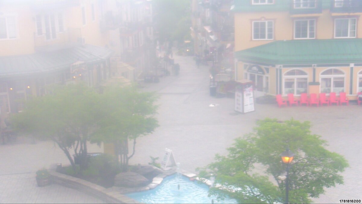 Webcam Tremblant: Place Sr-Bernard