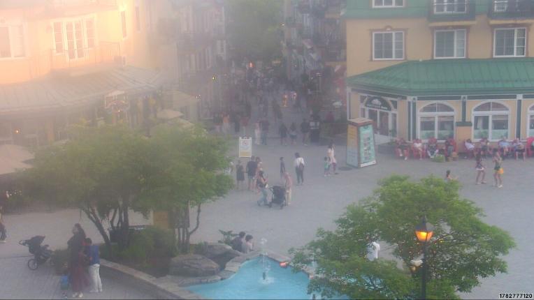 Webcam Tremblant: Place Sr-Bernard