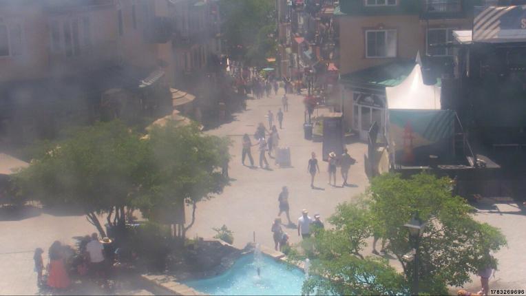 Webcam Tremblant: Place Sr-Bernard