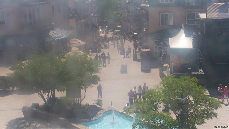 Webcam Tremblant: Place Sr-Bernard