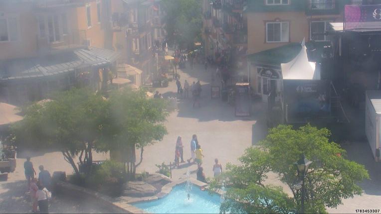 Webcam Tremblant: Place Sr-Bernard