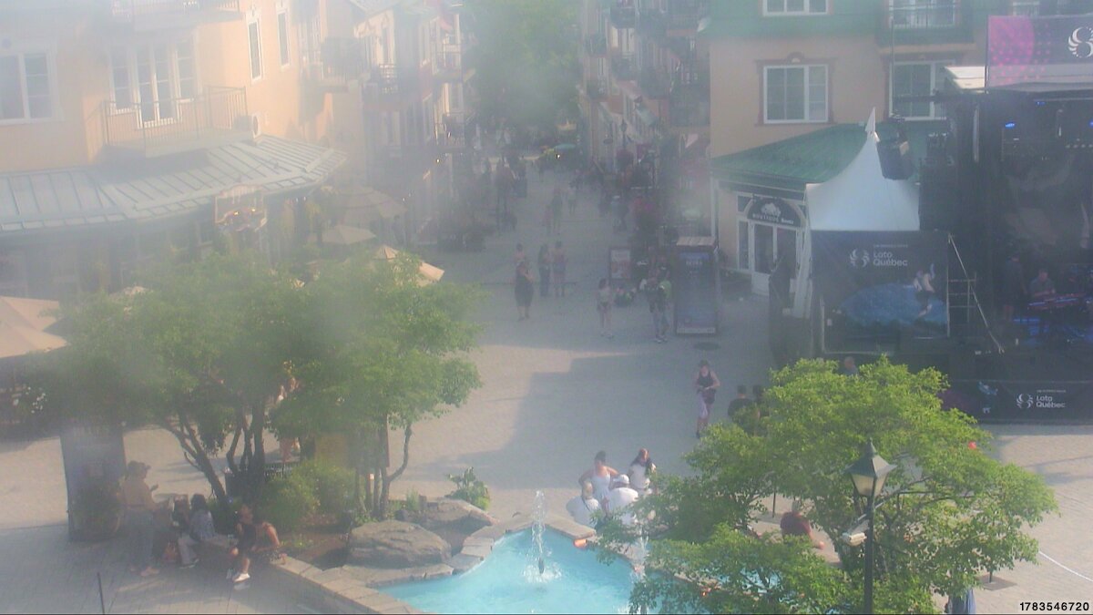 Webcam Tremblant: Place Sr-Bernard