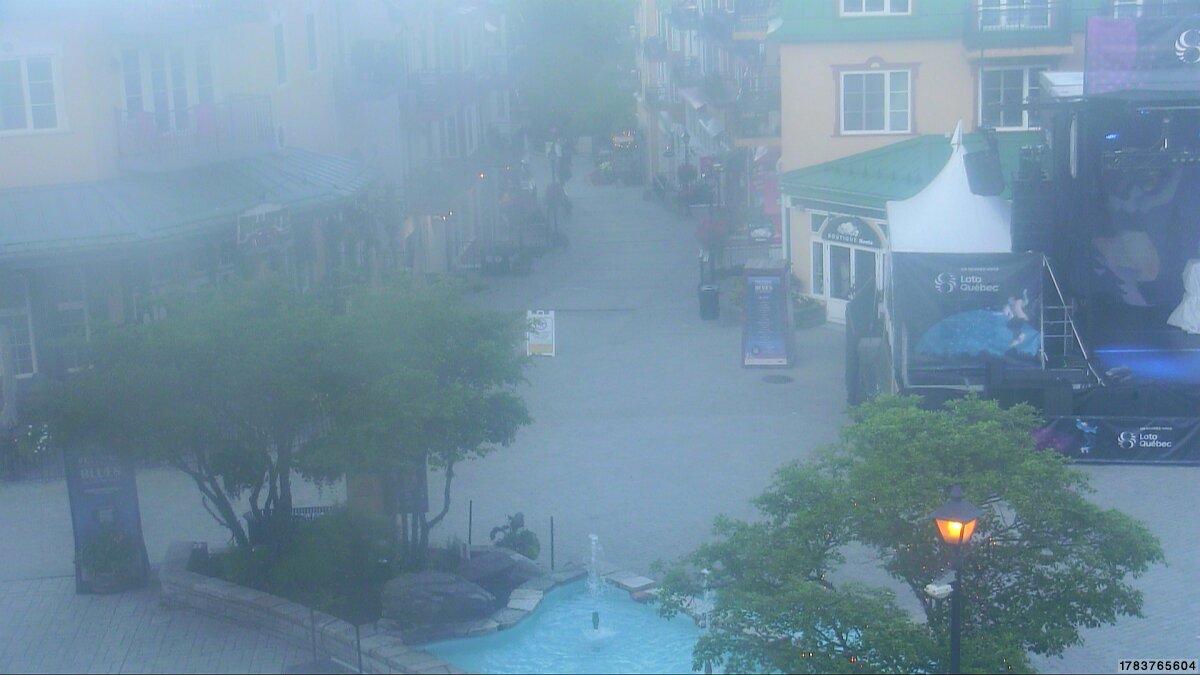 Webcam Tremblant: Place Sr-Bernard