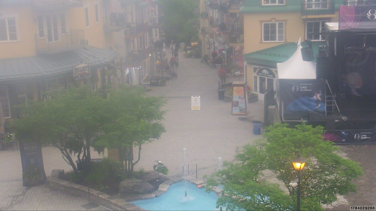 Webcam Tremblant: Place Sr-Bernard