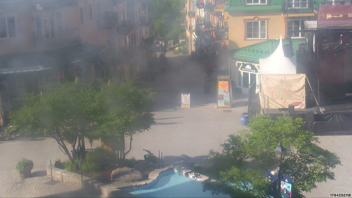 Webcam Tremblant: Place Sr-Bernard
