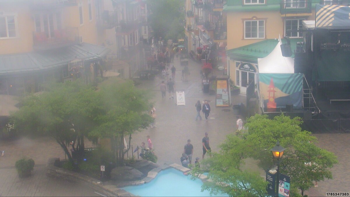 Webcam Tremblant: Place Sr-Bernard