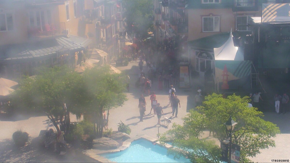 Webcam Tremblant: Place Sr-Bernard