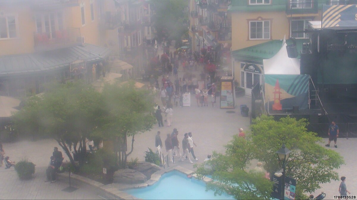 Webcam Tremblant: Place Sr-Bernard