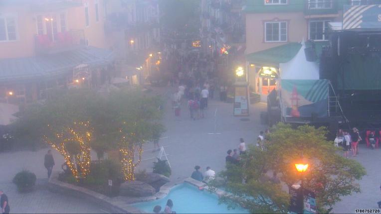 Webcam Tremblant: Place Sr-Bernard