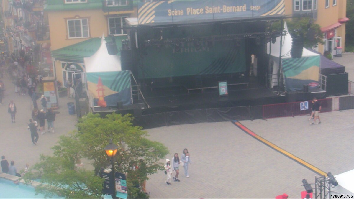 Webcam Tremblant: Place Sr-Bernard