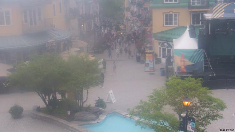 Webcam Tremblant: Place Sr-Bernard