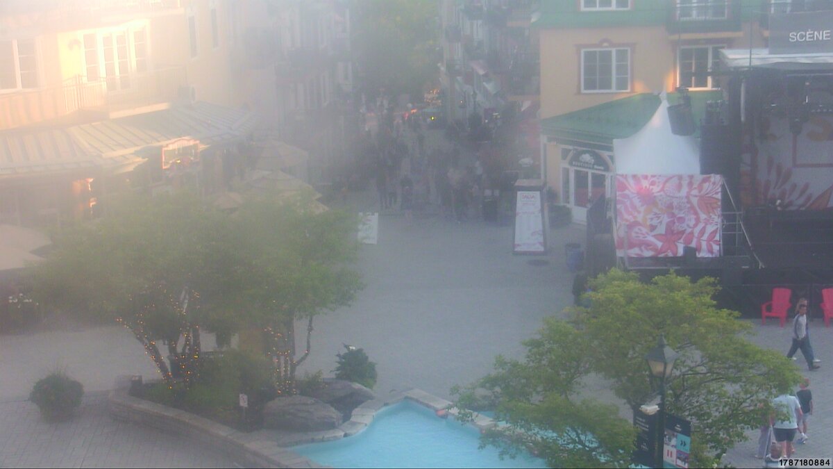Webcam Tremblant: Place Sr-Bernard