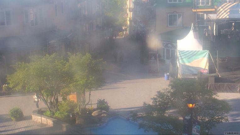 Webcam Tremblant: Place Sr-Bernard