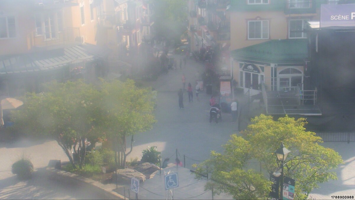 Webcam Tremblant: Place Sr-Bernard
