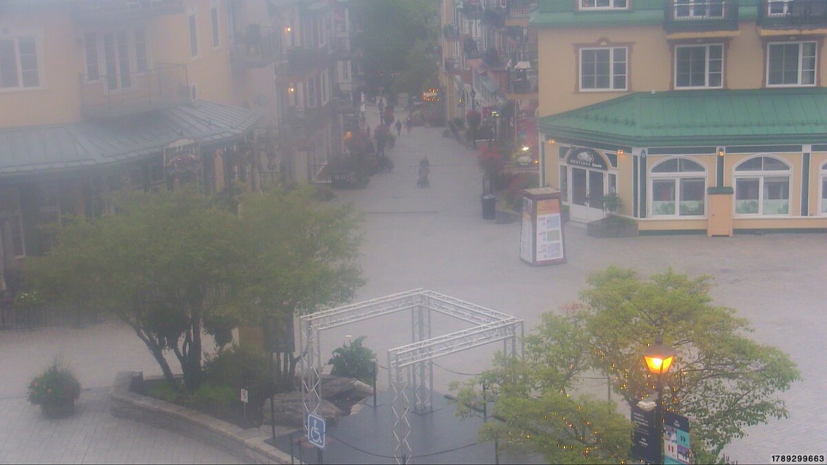 Webcam Tremblant: Place Sr-Bernard
