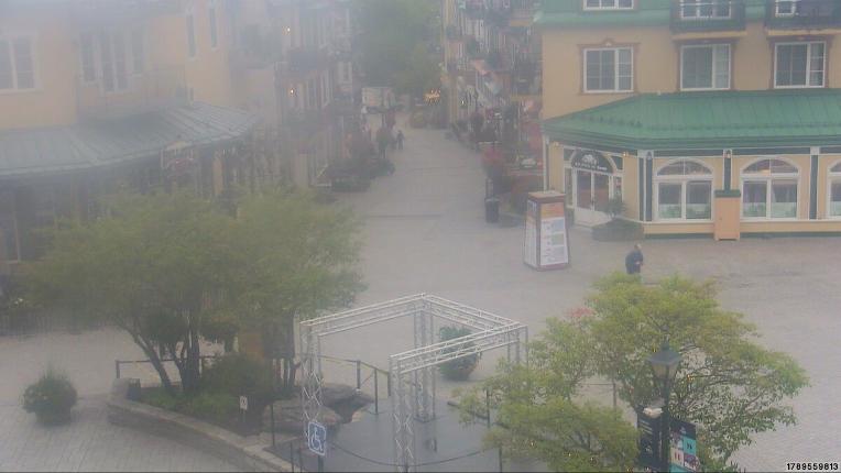 Webcam Tremblant: Place Sr-Bernard
