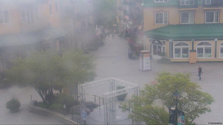Webcam Tremblant: Place Sr-Bernard