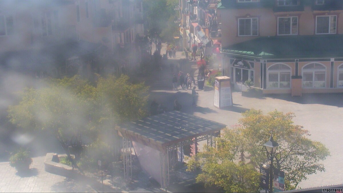Webcam Tremblant: Place Sr-Bernard