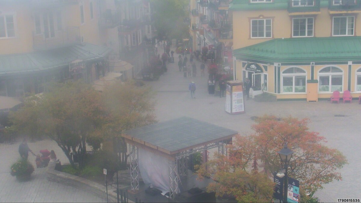 Webcam Tremblant: Place Sr-Bernard