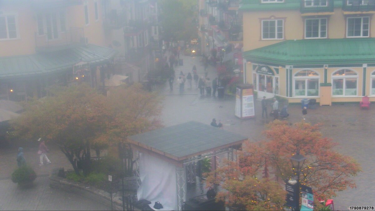Webcam Tremblant: Place Sr-Bernard