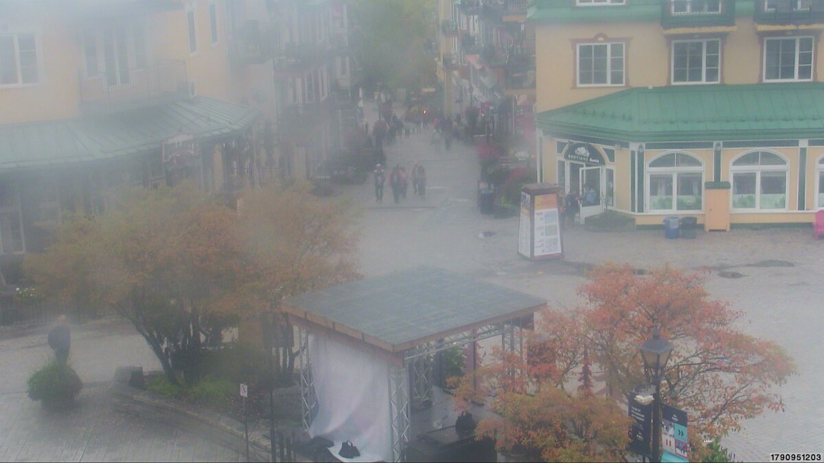 Webcam Tremblant: Place Sr-Bernard