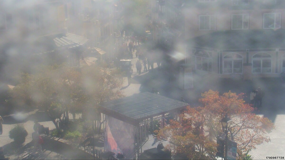 Webcam Tremblant: Place Sr-Bernard