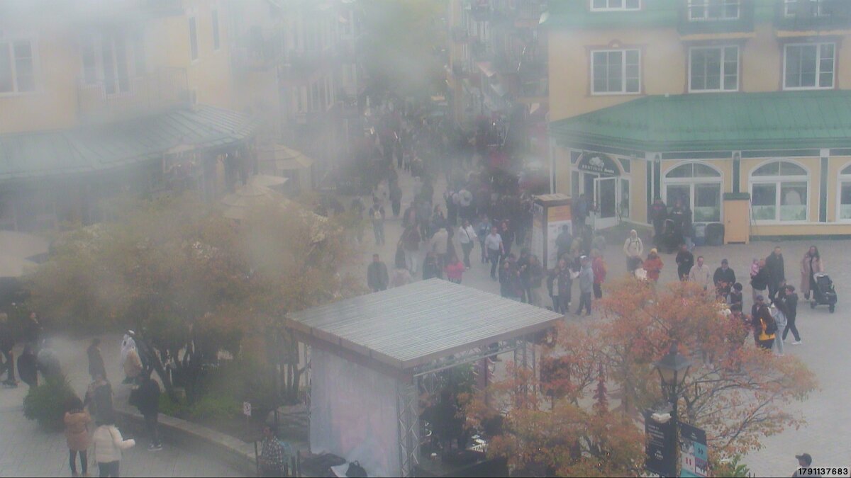 Webcam Tremblant: Place Sr-Bernard