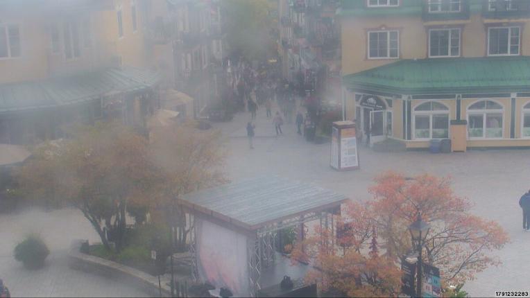 Webcam Tremblant: Place Sr-Bernard