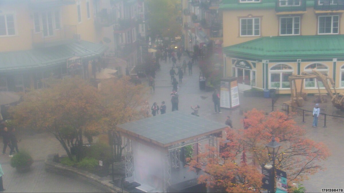 Webcam Tremblant: Place Sr-Bernard