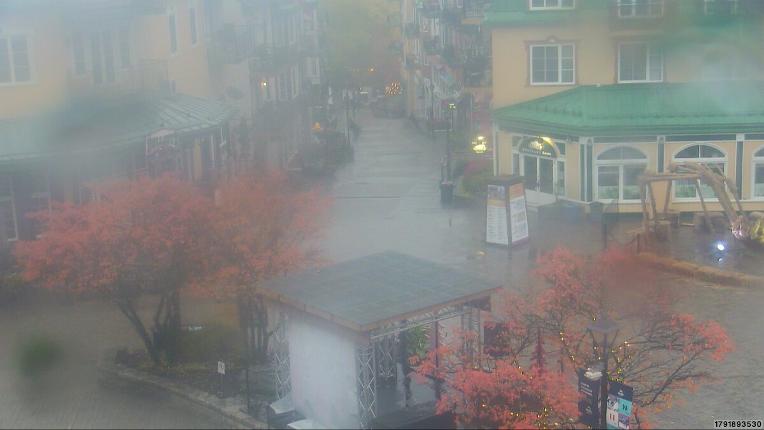 Webcam Tremblant: Place Sr-Bernard