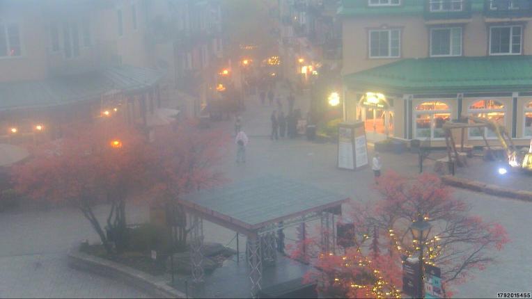 Webcam Tremblant: Place Sr-Bernard
