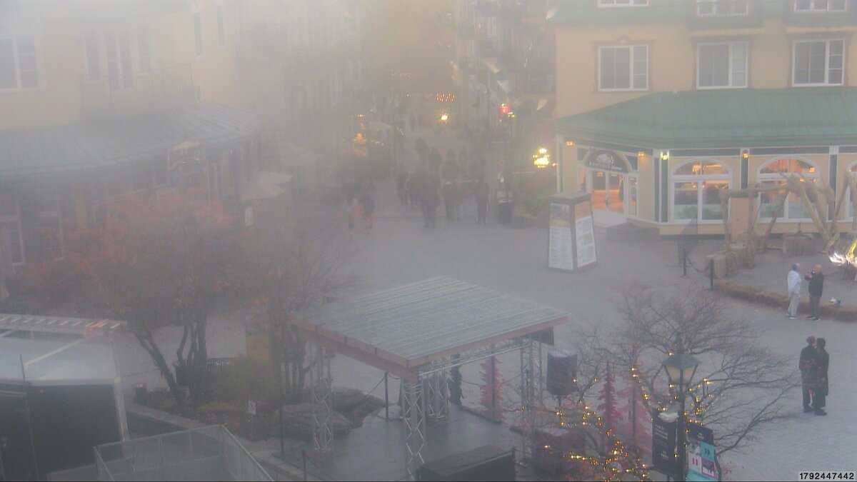 Webcam Tremblant: Place Sr-Bernard