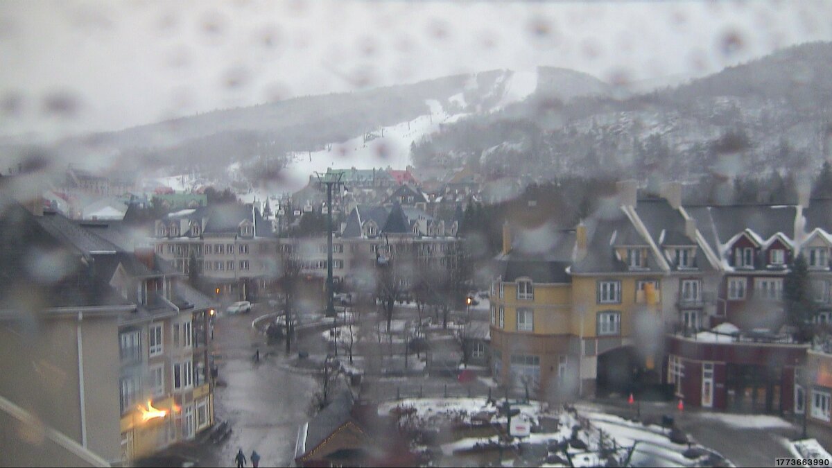 Webcam Tremblant: Place des Voyageurs