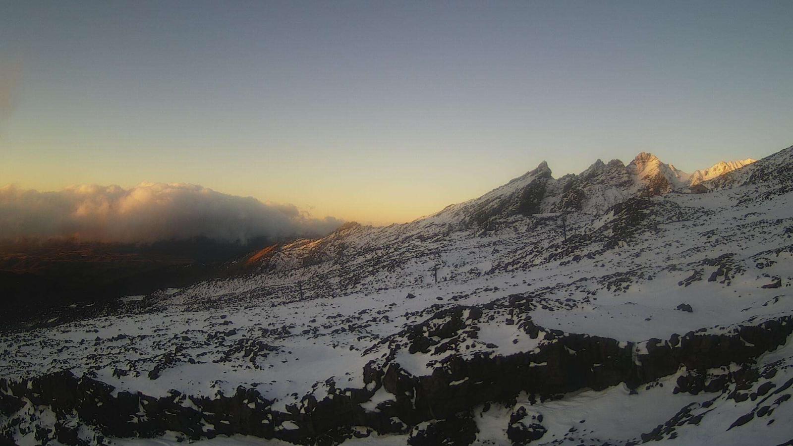 Webcam Whakapapa: Far west T-Bar