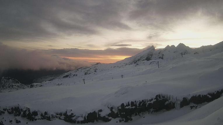 Webcam Whakapapa: Far west T-Bar