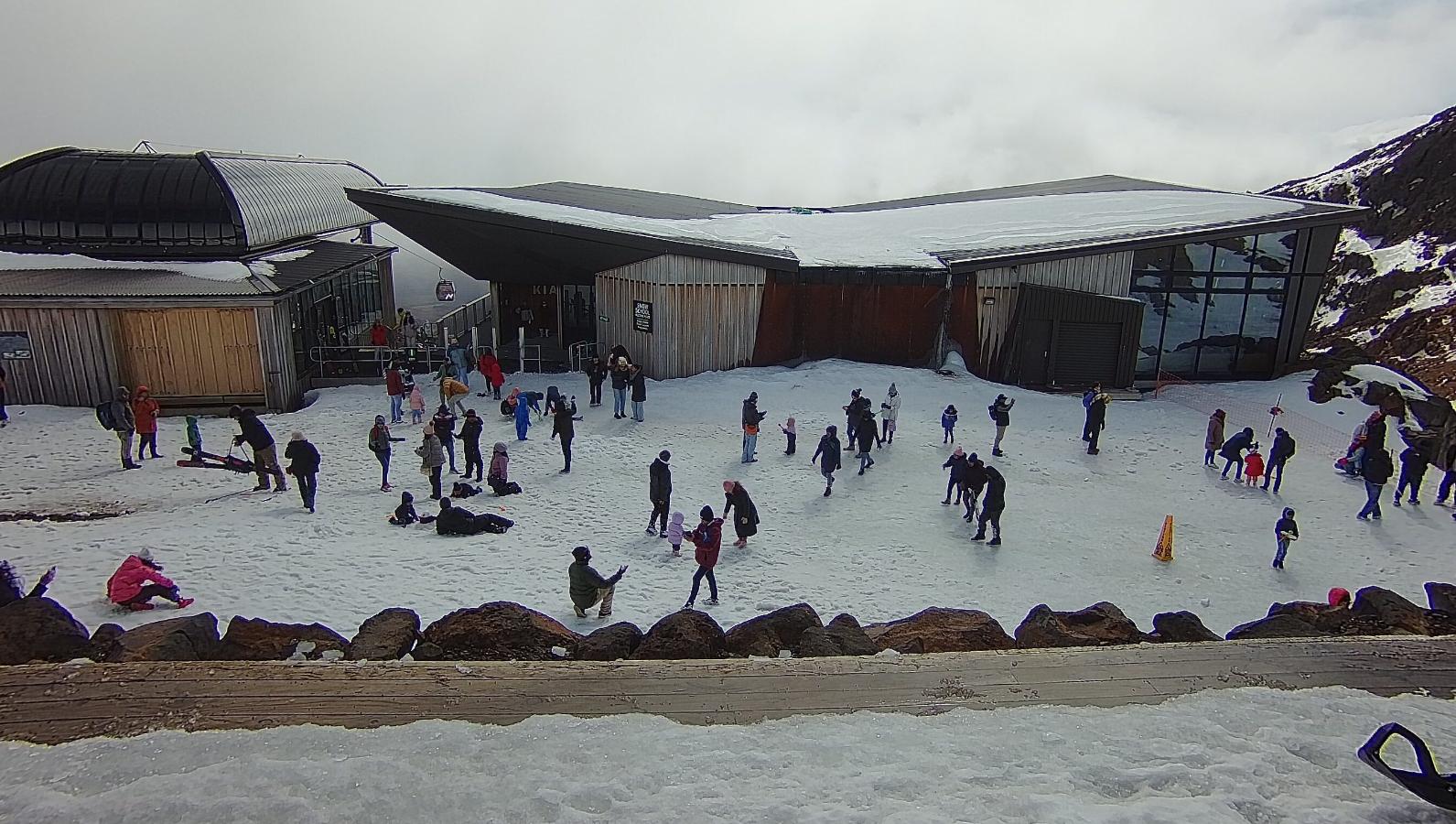 Webcam Whakapapa: Sky Waka and Knoll Ridge Cafe