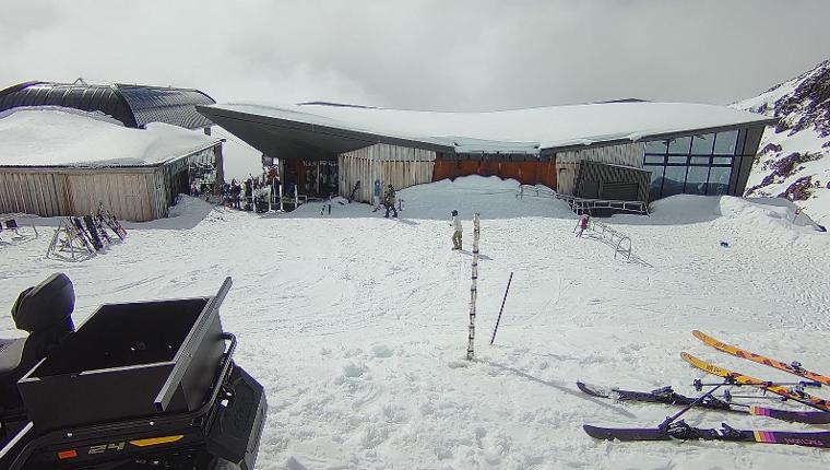Webcam Whakapapa: Sky Waka and Knoll Ridge Cafe