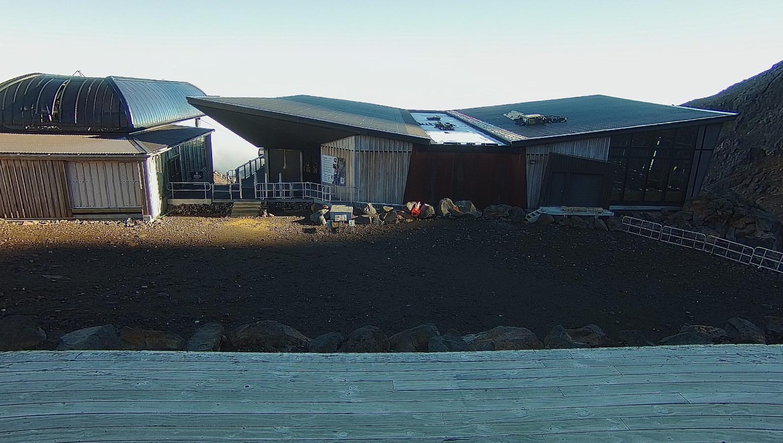 Webcam Whakapapa: Sky Waka and Knoll Ridge Cafe