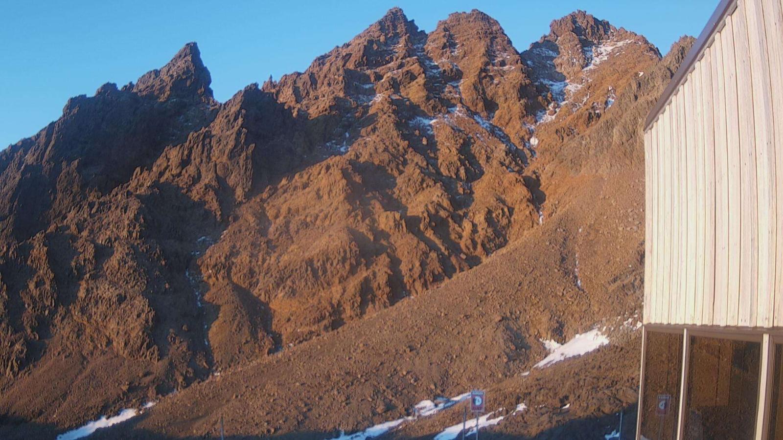 Webcam Whakapapa: The pinnacles