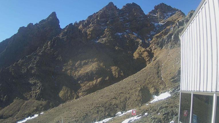 Webcam Whakapapa: The pinnacles