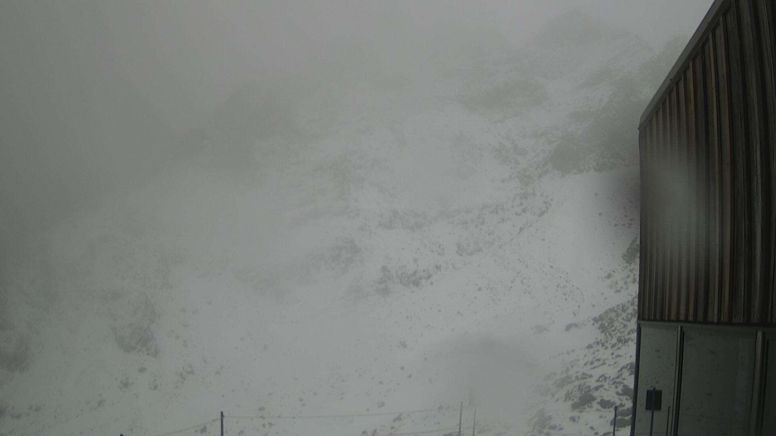 Webcam Whakapapa: The pinnacles