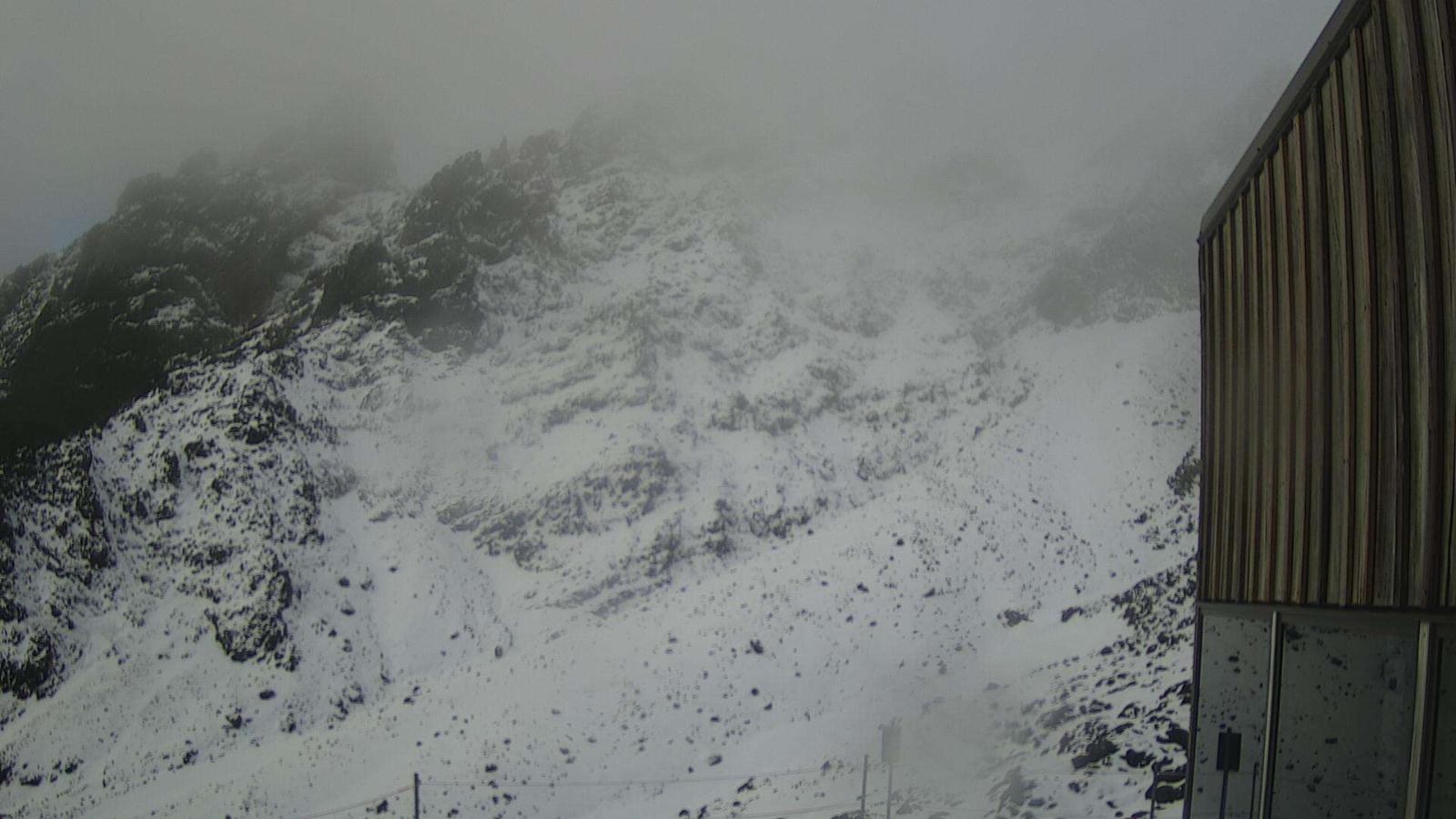 Webcam Whakapapa: The pinnacles